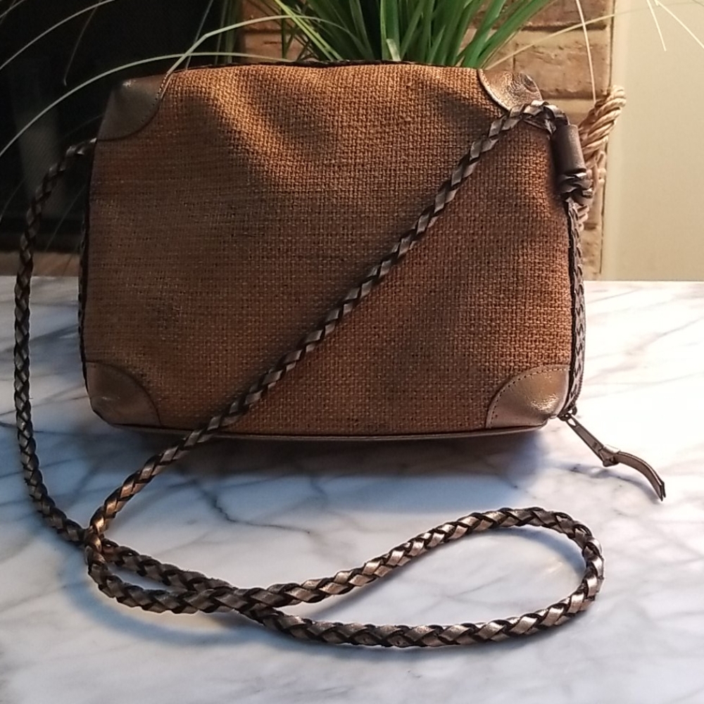 Leather and burlap shoulder bag! EUC